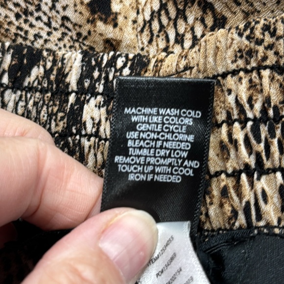 Torrid Animal Snakeskin Print Pull-On Taper Stretch Crepe High-Rise Pants 1X - Picture 10 of 13